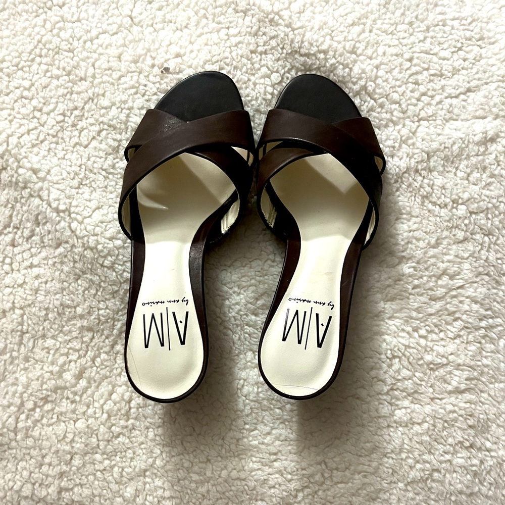 Ann Marino heels size 8.5 brown color! It is strapless